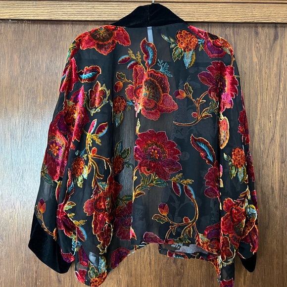 Floral Kimono Jacket with Black Trim - Picture 3 of 4
